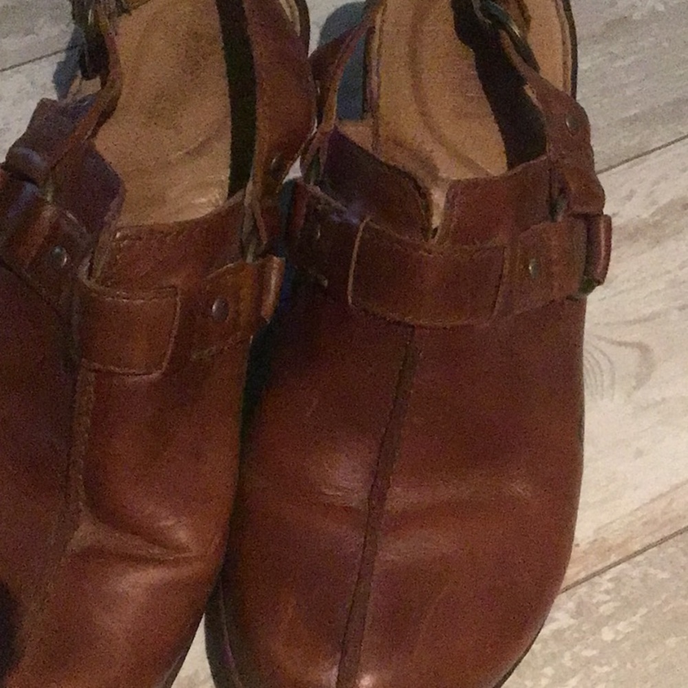 Born leather sandals